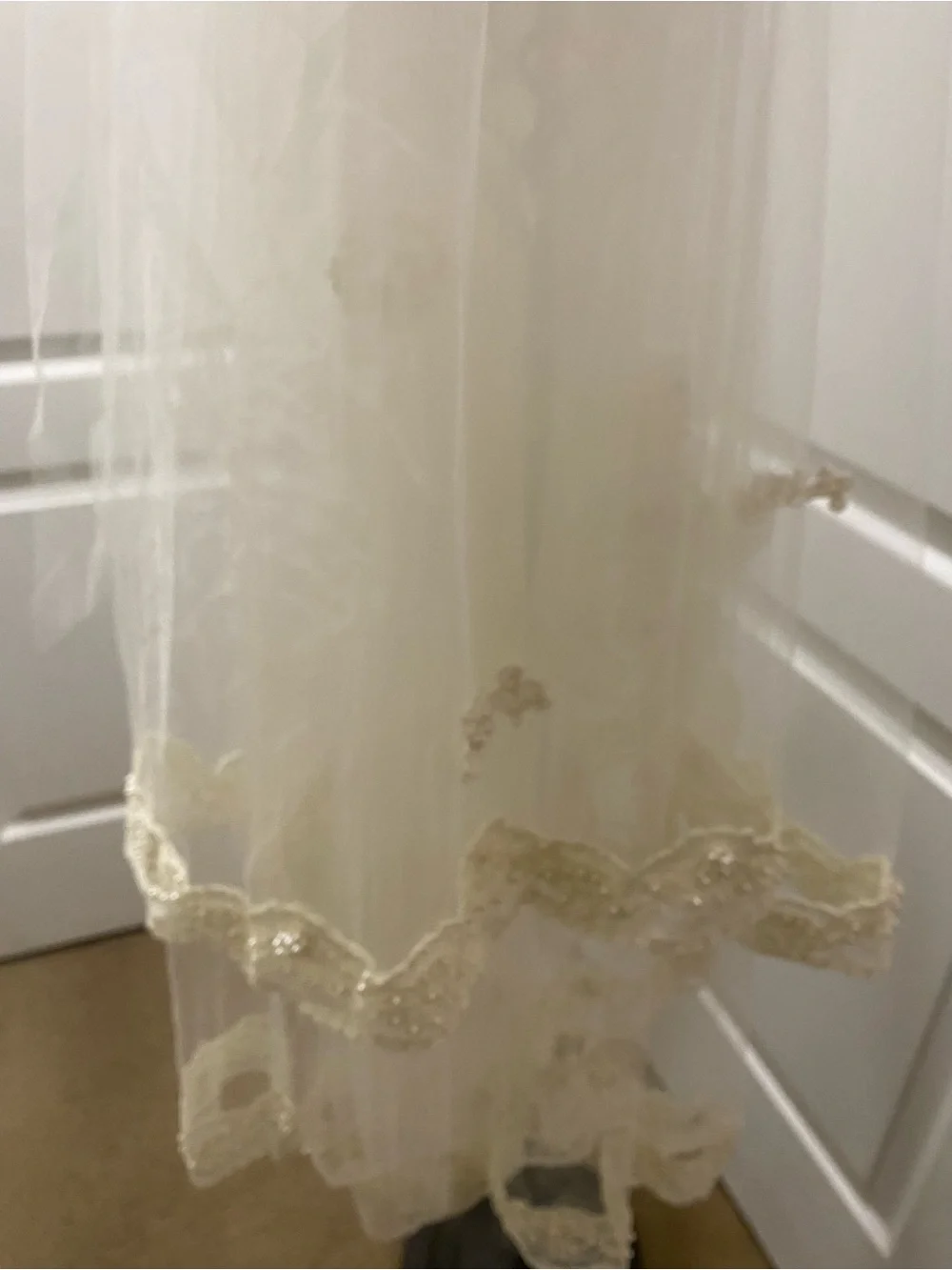 Ivory 2 Tiered Pearl Lace-Edged Appliqué Scalloped 35”L Comb Wedding Bridal Veil